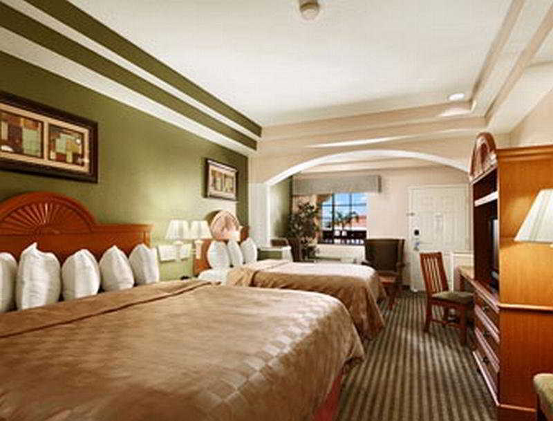 Days Inn & Suites By Wyndham Houston Hobby Airport Room photo